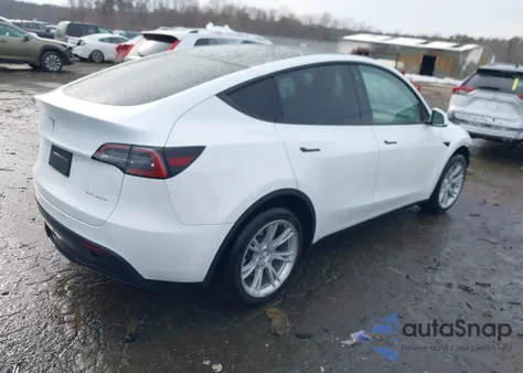 2022 Tesla Model Y Long Range Dual Motor All-Wheel Drive z USA, uszkodzony, nr VIN 7SAYGDEE2NF367505